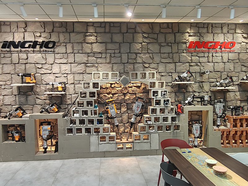 SAMPLE ROOM